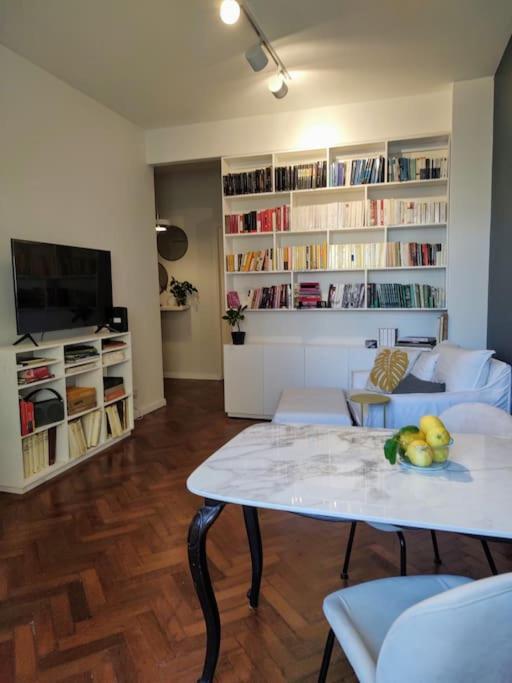 Clasico Y Moderno Departamento En El Corazon De Buenos Aires Exterior foto