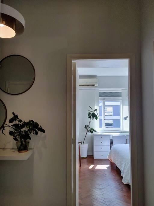Clasico Y Moderno Departamento En El Corazon De Buenos Aires Exterior foto